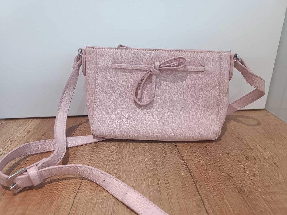 Малка розова чантичка