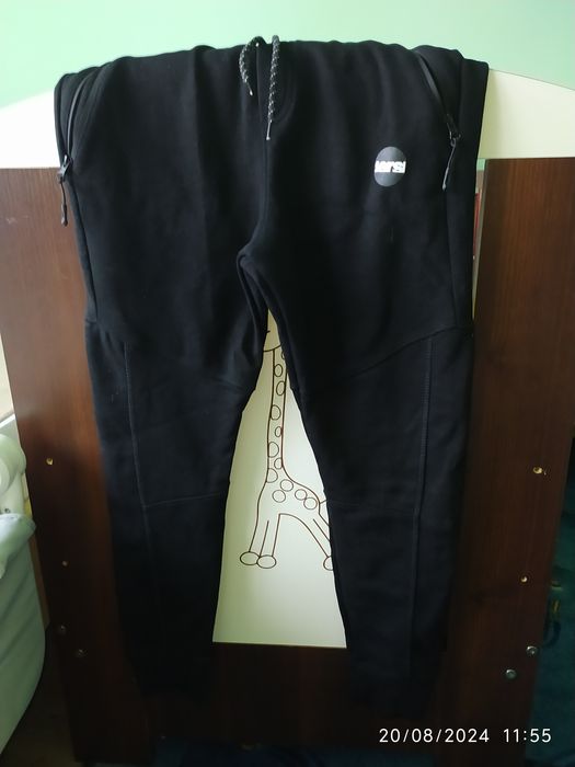 Pantaloni sport Bershka