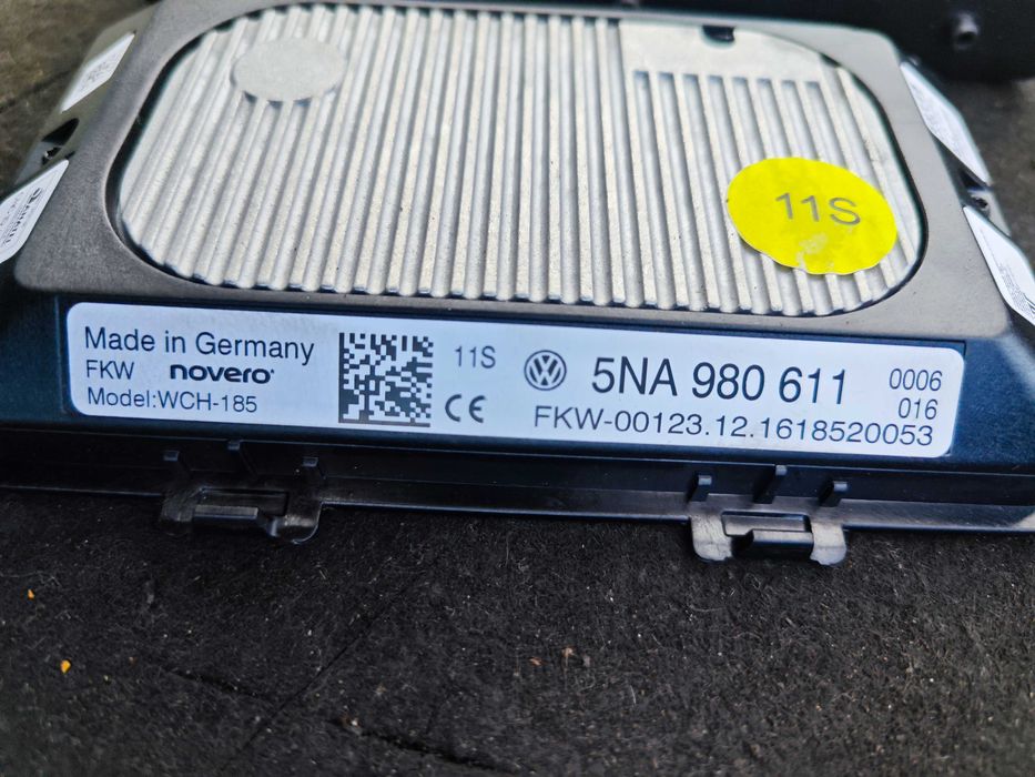 Безжично зарядно VW Tiguan Taigo  Wirelless charger  5NA980611