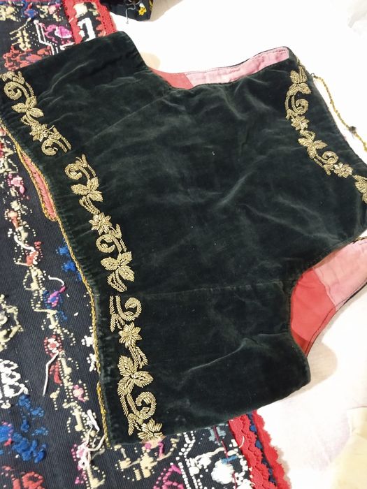 Vestă populară din catifea