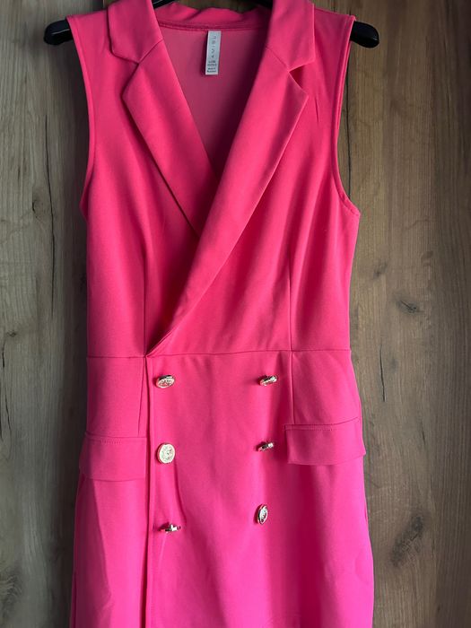 Vând/ Închiriez rochii pentru diferite evenimente