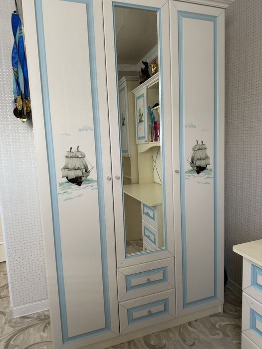 Продам шкаф, стол, пенал