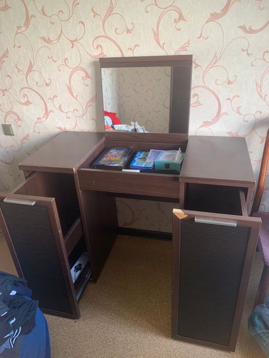 Срочно продам тумбу с зеркалом