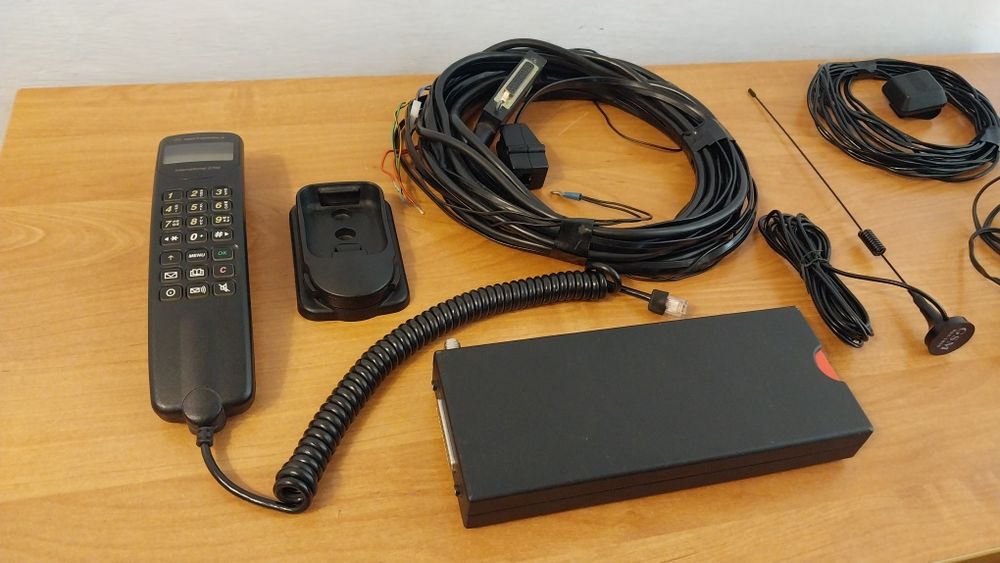 Motorola international 2700 автомобильный телефон