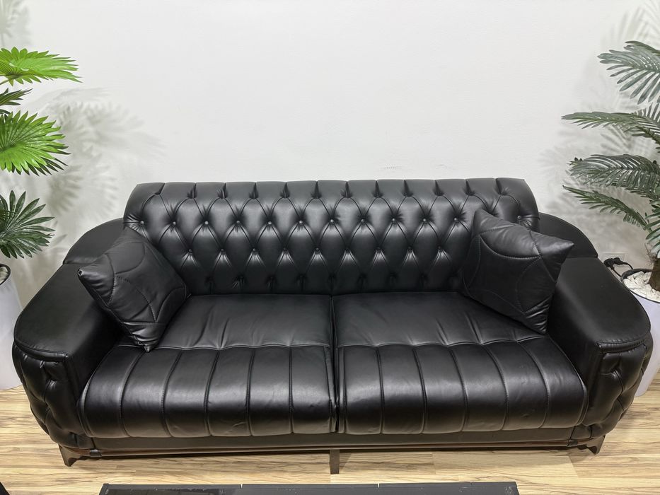 Divan kreslo kojanniy qora rangda