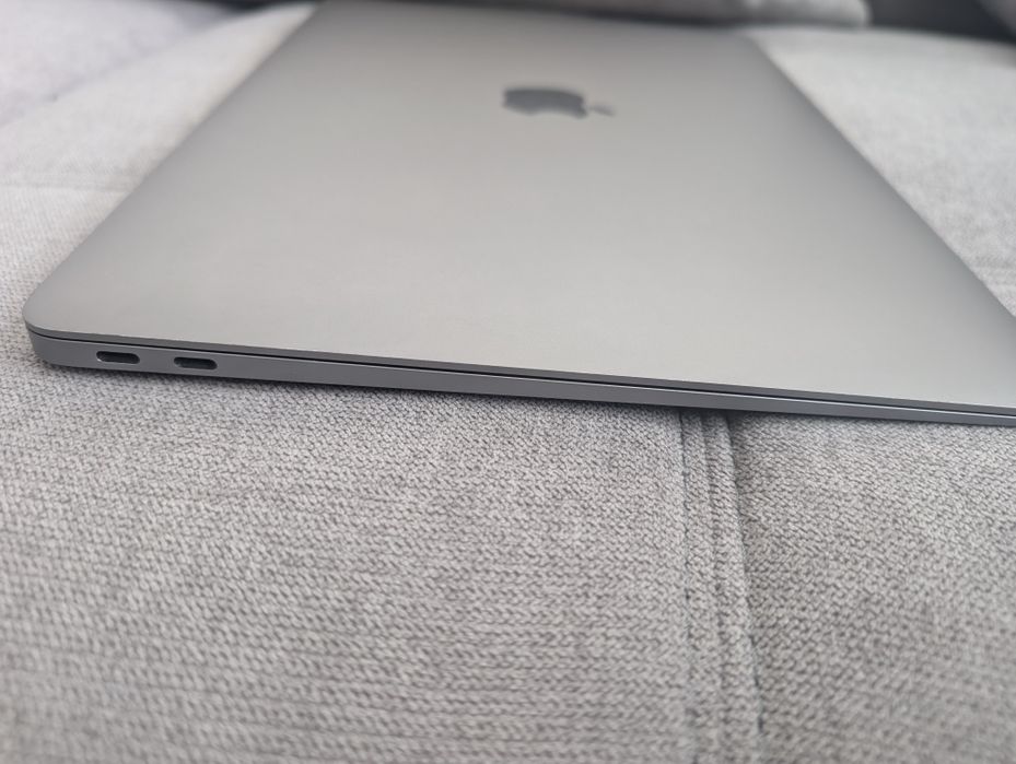 Лаптоп Macbook AIR 13 M1 2020 8GB 256GB SSD с добра батерия