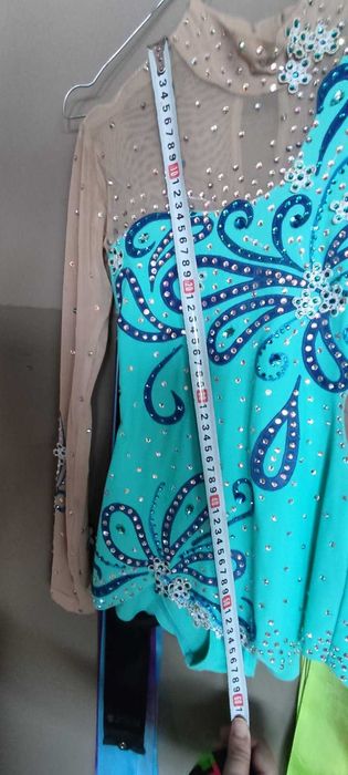 Продавам трико за художествена гимнастика и лента