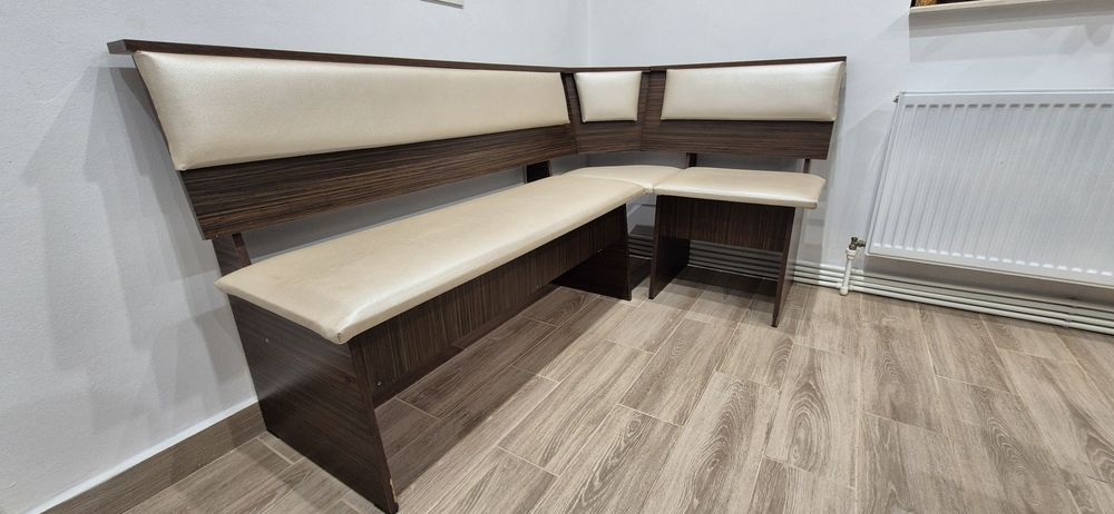 Coltar de bucătărie cu masă