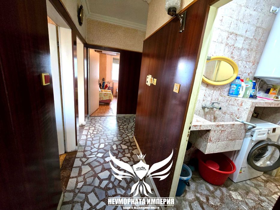 Продавам тристаен/четиристаен апартамент с площ от 94кв.м. на 5етаж в  град Пловдив квартал Тракия