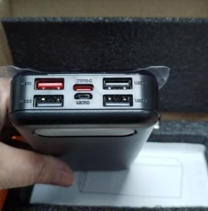 50000 mAh-Baterie externa cu afișaj led și lanternă