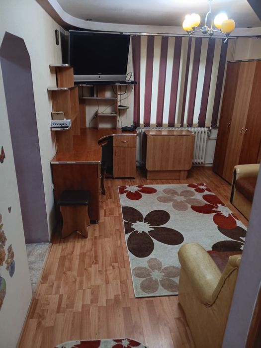 Închiriez garsoniera