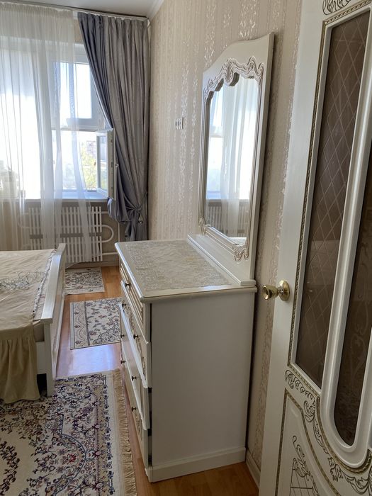 Камод с зеркалом