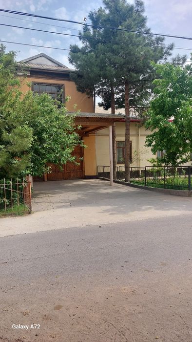 Карши шахри Беклар мфй Тумарис кучаси турар-жой биноси бог билан