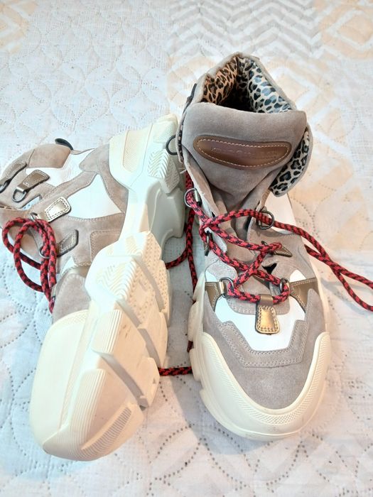 Туристически обувки