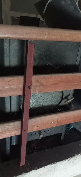 Камина на твърдо гориво с водна риза.Съжслявам за снимките,но е тежка,и е заклещена с стари мебели.Ползвана е малко време.