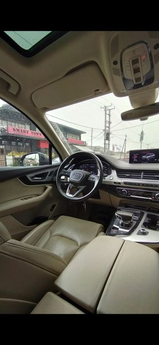 Audi Q7 Se poate vedea in Suceava după 18 iulie accept test toate dotările