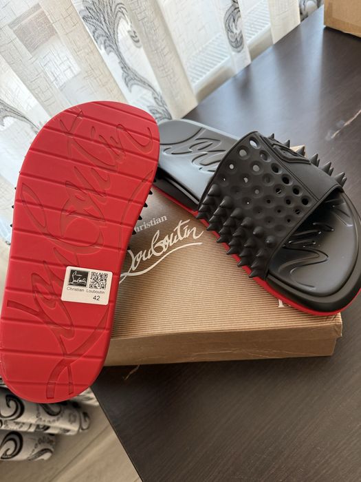 Papuci Christian louboutin.