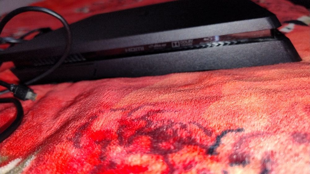 Playstation 4 slim ideal xolatda