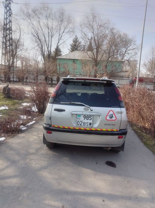 Продам машину Toyota Raum