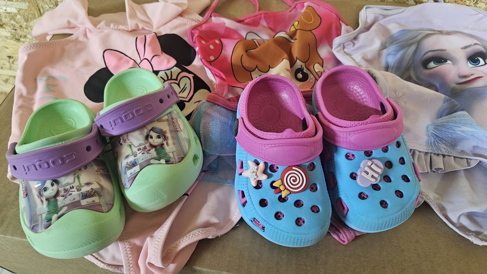 Lot costume de baie fetite  mar 92 + papucei tip Crocs mar 24