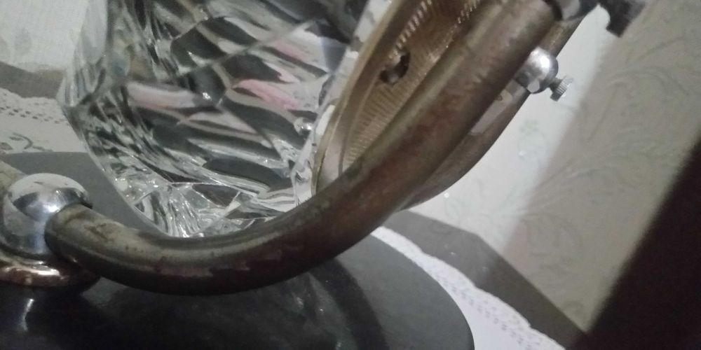 Часы настольные уже винтажные.