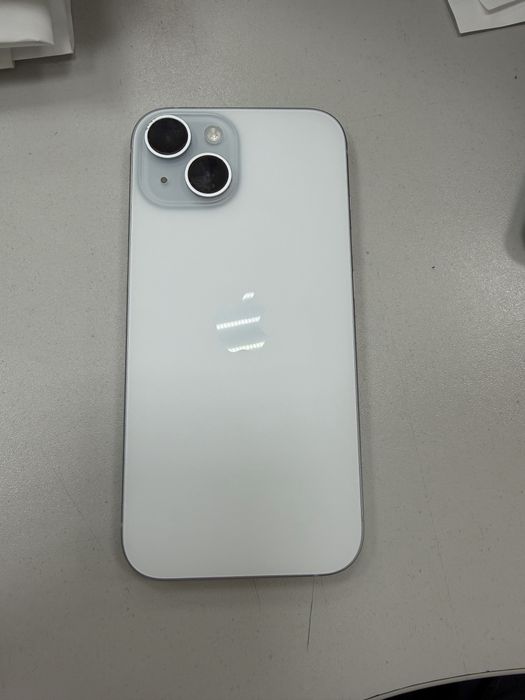 Продам iPhone 15, 256 ГБ — голубой