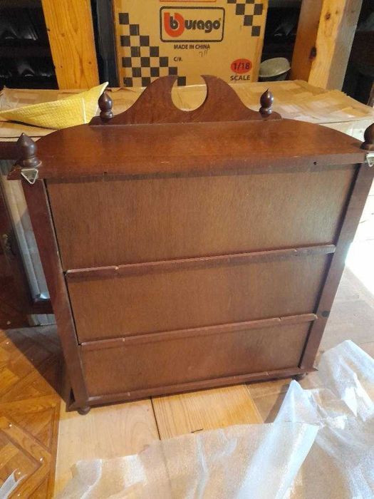 2 Etajere din lemn cu vitrina