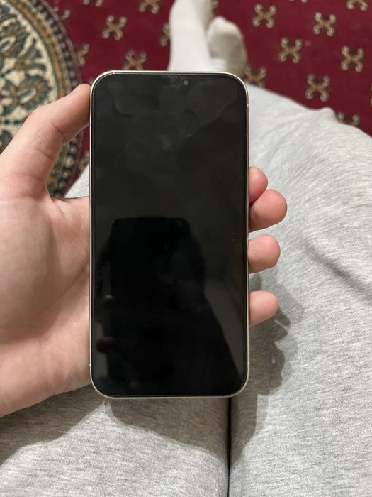 Iphone 12 pro telefoni sotiladi