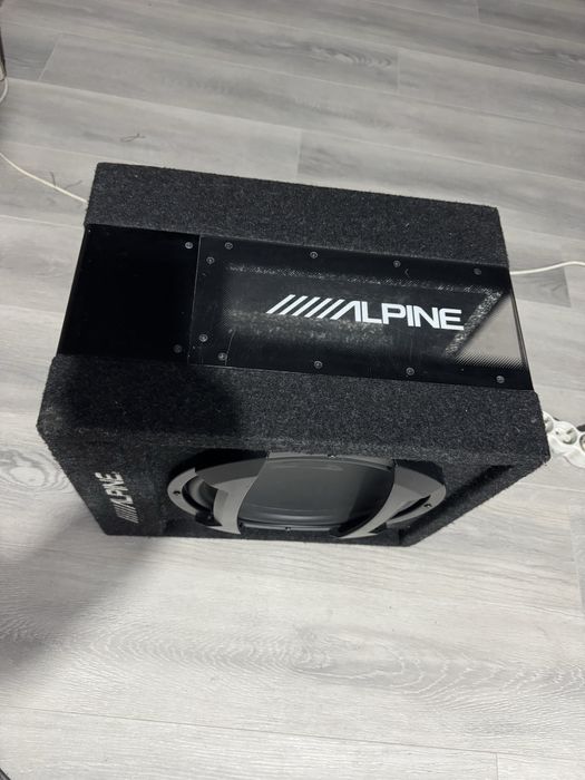 Продам сабвуфер ALPINE
