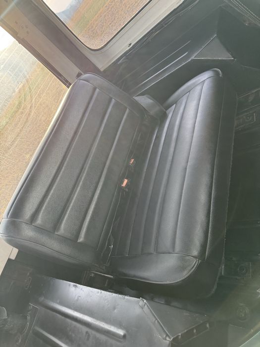 Vând Jeep Wrangler Yj 2.5 l benzina