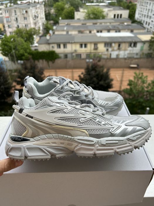 vand Off-White brb