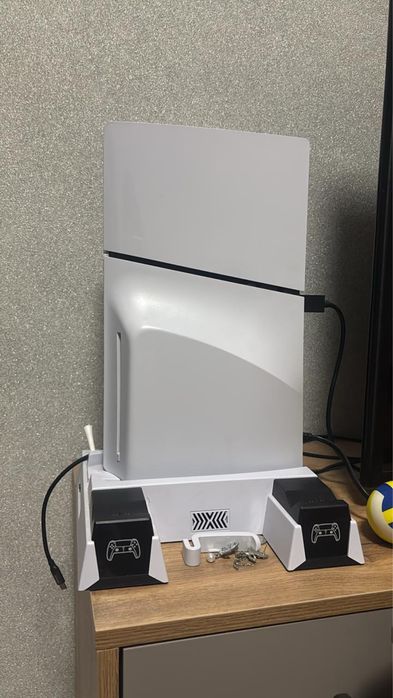 Продам Playstation 5 slim в отличном состоянии