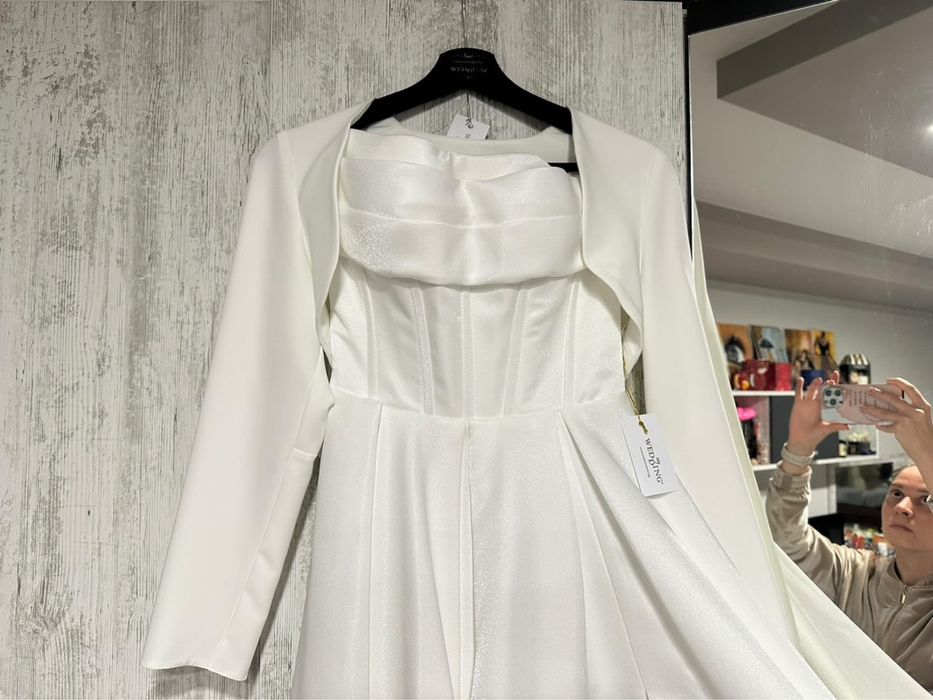 Чисто нова сватбена рокля