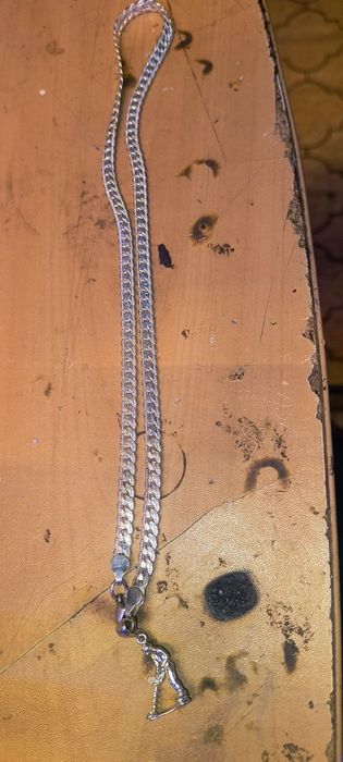 Сребърен синджир със медальон или кръст