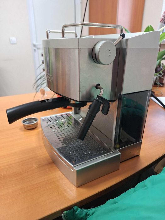 Кафемашина еспресо Delonghi