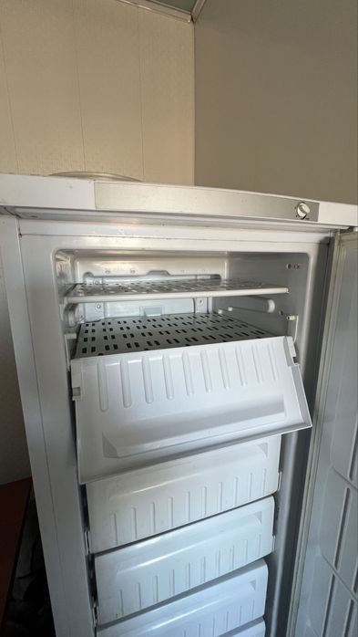 Продам морозильную камеру Индезит