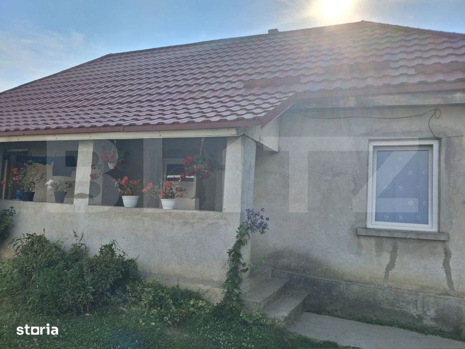 Casa 2 camere, 52 mp, teren 2590 mp, zona Caraseu