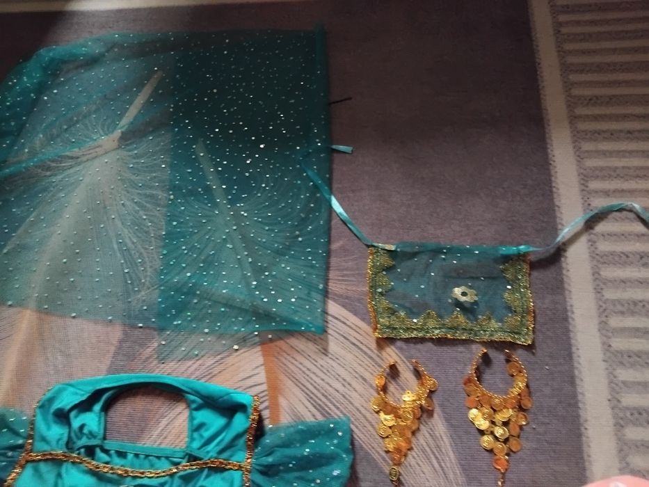 Продам костюм. .