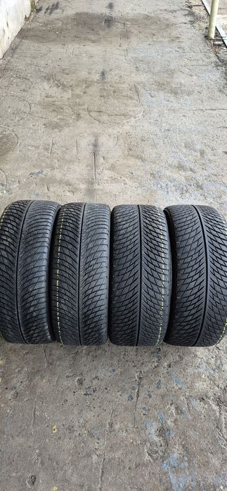 4 anvelope iarna Michelin,fata 235/45/19,spate 255/40/19.Pret/bucata.