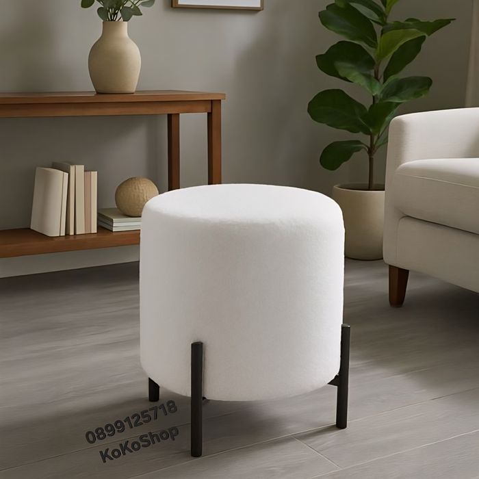 Бяла табуретка-38х40 см./мека табуретка/бял пуф