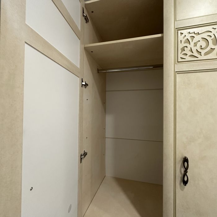 Шкаф двустворчатый