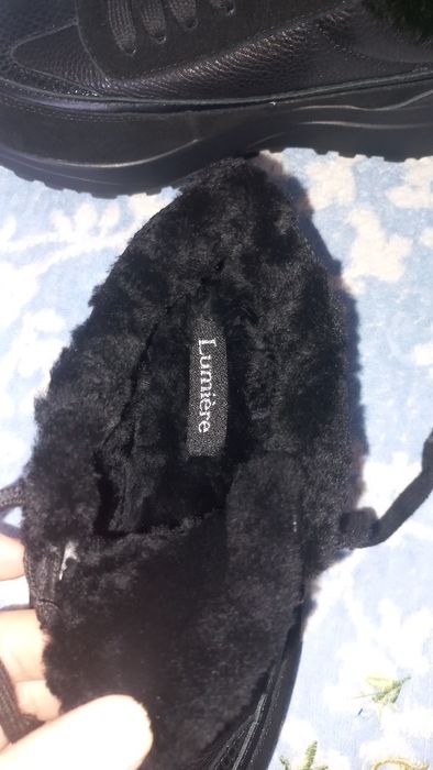 Продам кроссовки зима