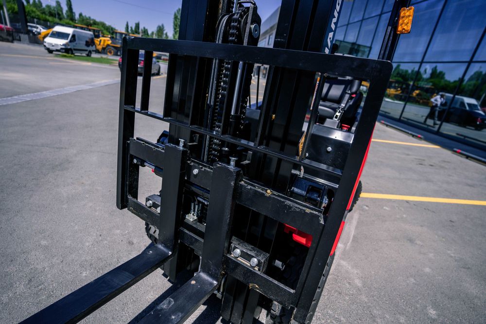 Электро-вилочный погрузчик НС