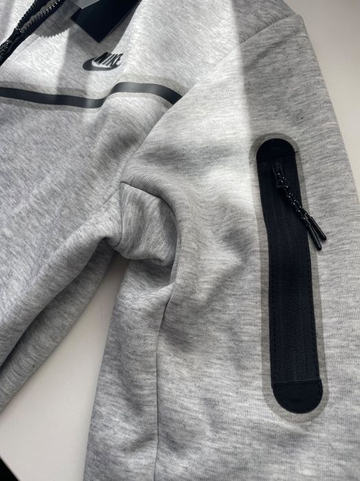 Чисто Нов Анцуг от две части Nike Tech Fleece