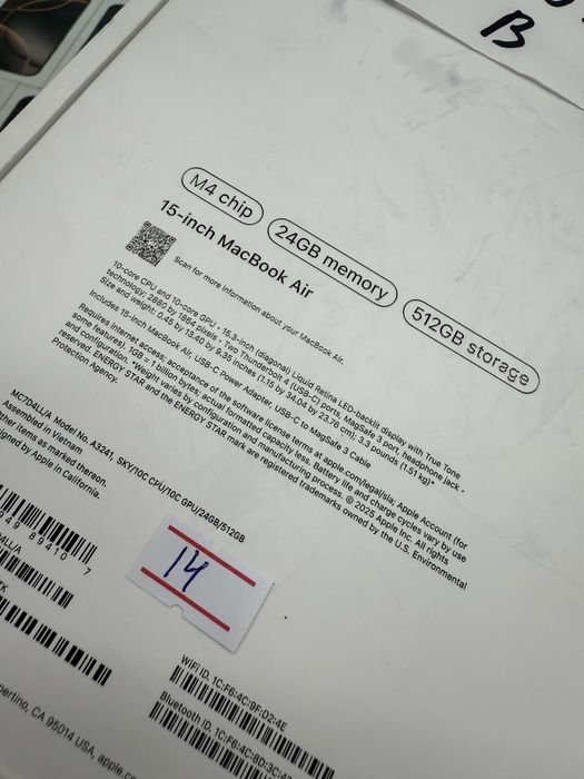 MacBook Air  15 inch M4 24gb / 512 SSD