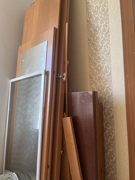 Шкаф деревянный двухдверный