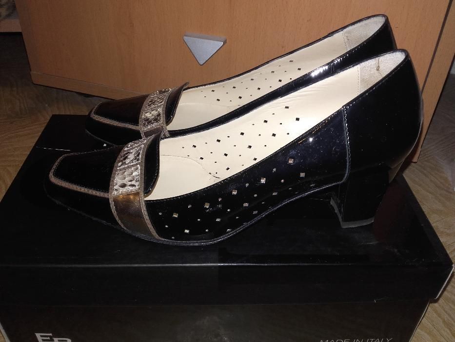 Pantofi din piele lacuita