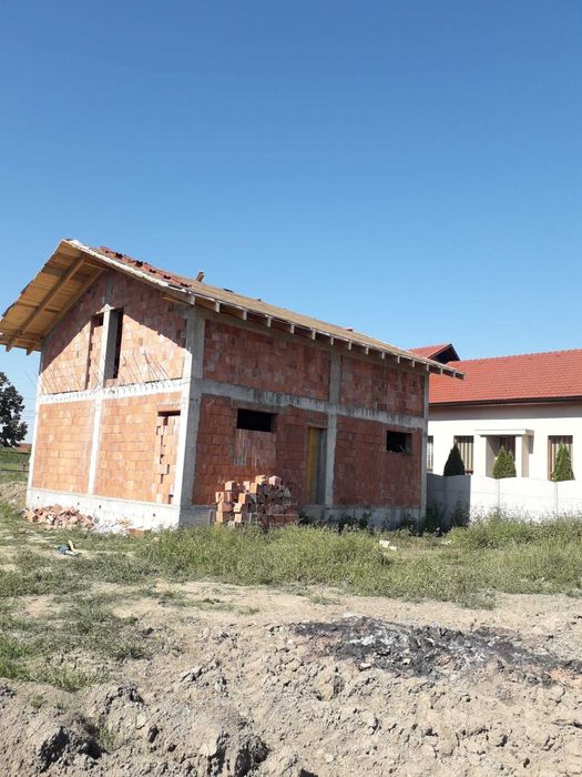 CASA IN ROSU in Batesti langa Faget