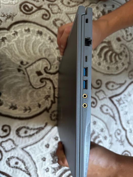 Laptop MSI Thin 15 B12VE