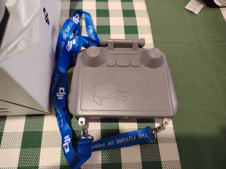 ЧИСТО НОВ ДроН  DJI Air 3S Fly More Combo (DJI RC 2) + ГАРАНЦИЯ ТЕХНОПОЛИС до 08.2027 г